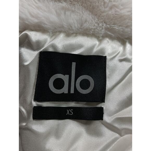 Alo Yoga 'Faux Fur' White Foxy Jacket Size XS - Picture 4 of 5